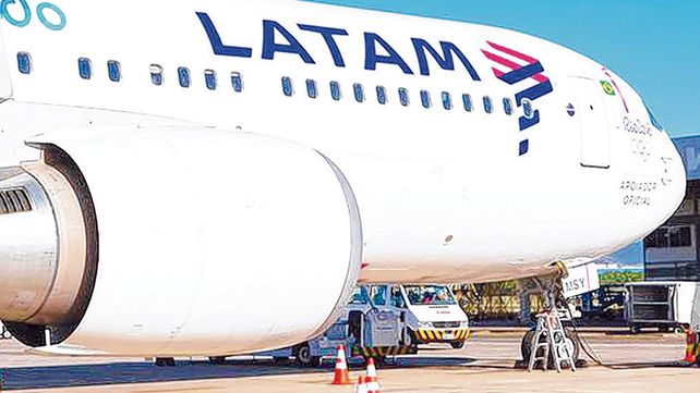 Cabotaje. Latam Argentina comenz&oacute; a operar en el pa&iacute;s el 8 de junio de 2005 como LAN Argentina.