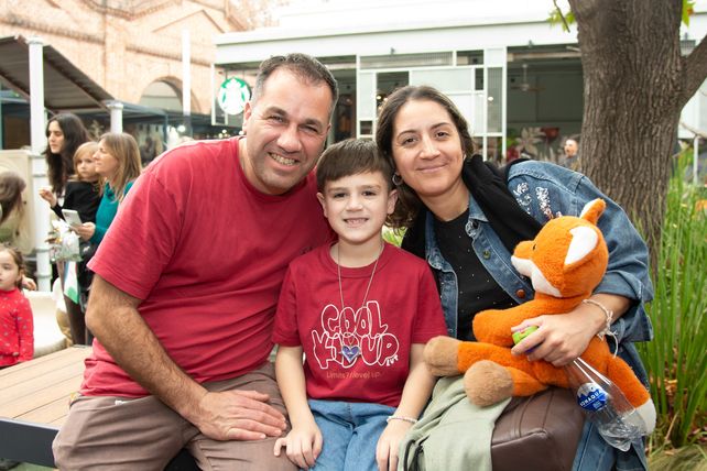 Julio y Tiziano Pan y Natalia Oteiza