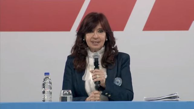 En el acto de la CTA, Cristina volvió a pedir usar la lapicera