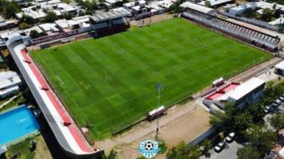 La cancha de Deportivo Riestra, la más chica del fútbol de primera,&nbsp; está a cinco cuadras del estadio de San Lorenzo.&nbsp;