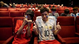 El Cine Cairo abrió su sala para ver la selección en pantalla gigante