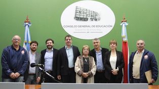 Participantes. Entre las organizaciones están Bomberos Voluntarios de María Grande. Ayer, junto a la titular del CGE y el diputado Diego Lara.&nbsp;