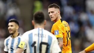 Lionel Messi y Wout Weghorst mantuvieron un tenso cruce en el Mundial de Qatar.