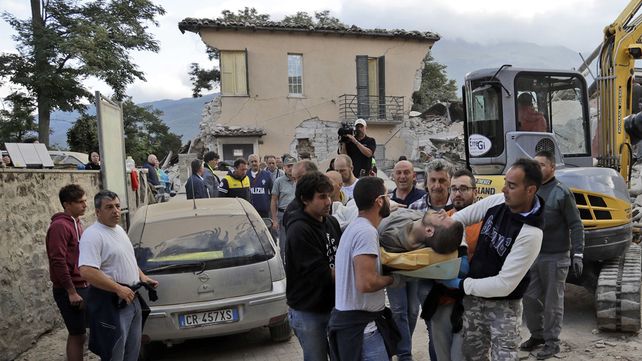 Ascienden a 120 los muertos por el devastador terremoto en el centro de Italia