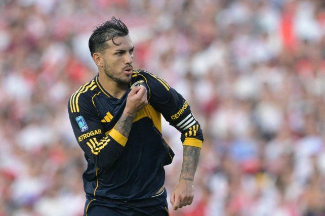 Con un Paredes Monumental, Boca le ganó a River el Superclásico a domicilio