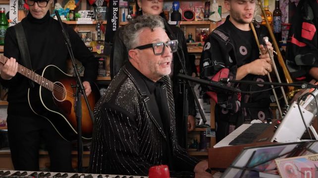 Fito Páez estrenó su concierto en el famoso ciclo de Tiny Desk con varios clásicos y un tema del su último disco