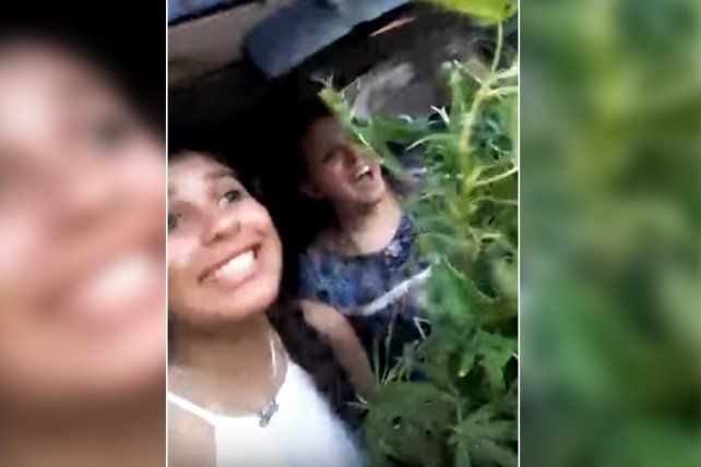 Pasaron a disponibilidad a las policías que se grabaron junto a una planta de marihuana