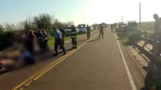 Tres miembros de una familia murieron atropellados en un puente