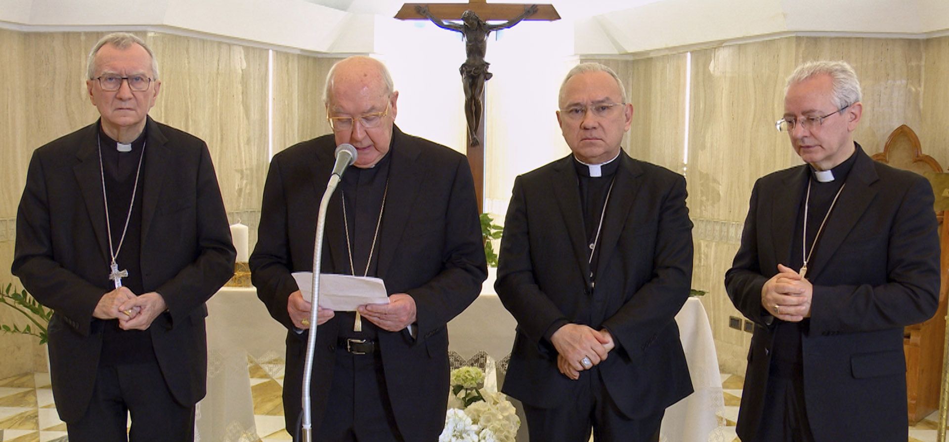 El cardenal camarlengo Kevin Joseph Farrell, segundo desde la izquierda, flanqueado, de izquierda a derecha, por el secretario de Estado del Vaticano, cardenal Pietro Parolin, el sustituto de la Secretaría de Estado, cardenal Edgar Peña Parra, y el maestro de ceremonias, arzobispo Diego Giovanni Ravelli, anuncia el fallecimiento del papa Francisco en el Vaticano. (Vatican Media vía AP) El cardenal camarlengo Kevin Joseph Farrell, segundo desde la izquierda, flanqueado, de izquierda a derecha, por el secretario de Estado del Vaticano, cardenal Pietro Parolin, el sustituto de la Secretaría de Estado, cardenal Edgar Peña Parra, y el maestro de ceremonias, arzobispo Diego Giovanni Ravelli, anuncia el fallecimiento del papa Francisco en el Vaticano. (Vatican Media vía AP)