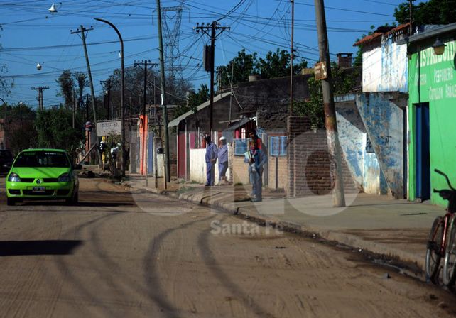 Progreso. En el marco de las obras de pavimentación en el barrio se colocará la cartelería. Foto: José Busiemi / Diario UNO Santa Fe