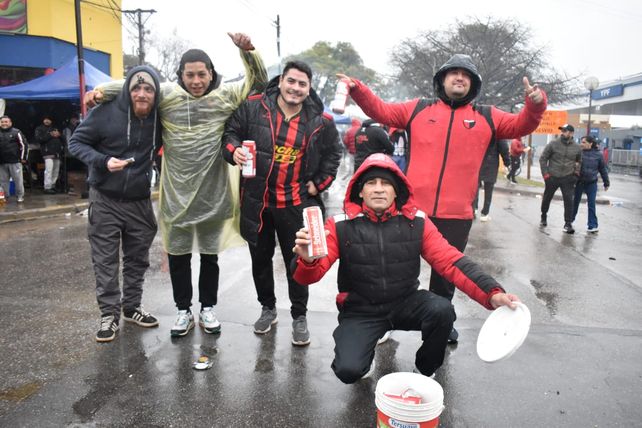 Todo el color de la previa del hincha de Colón para el choque ante Gimnasia (M) Todo el color de la previa del hincha de Colón para el choque ante Gimnasia (M)