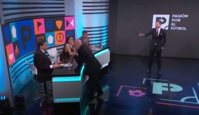 Horacio Pagani quiso pegarle a su colega Nicolás Distasio. El Pollo Vignolo mira desde lejos solo pidiendo calma. (imagen de TV)