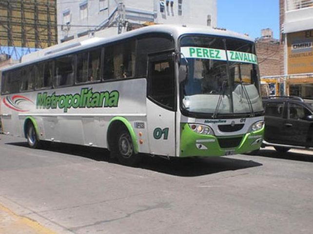 El coraje de un chofer de la empresa Metropolitana evitó que las pasajeras sean abordadas por ladrones.&nbsp;