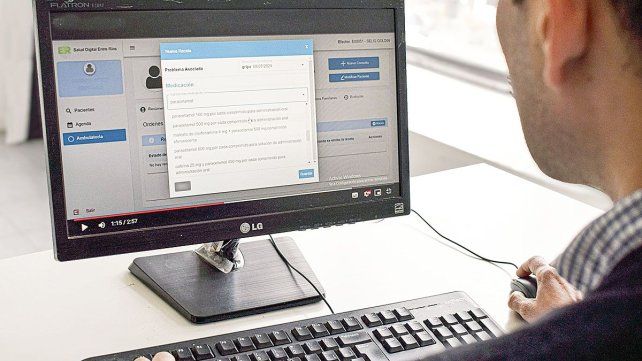 La receta digital convivirá con la forma escrita que tiene el médico para indicar la medicación o tratamiento.