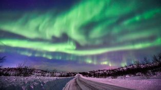 Las auroras boreales se pueden observar en regiones próximas del polo Ártico