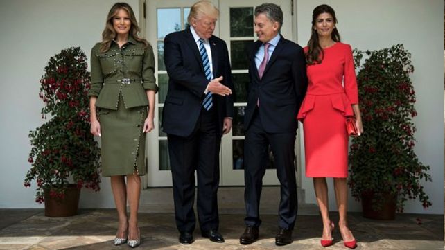 El vestido de Juliana Awada es igual a uno que usó la Reina Letizia