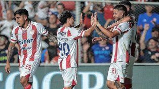 Unión aplastó a Defensa, es escolta en la zona A y selló su permanencia en Primera