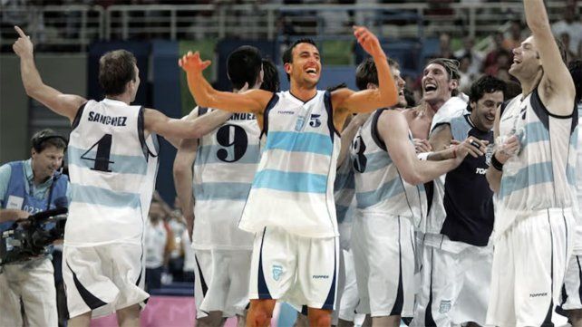 Manu Ginóbili fue el héroe argentino frente a Serbia con un doble en el último segundo del partido.