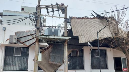 Despliegan operativo de Defensa Civil en Las Rosas y San Genaro tras el fuerte temporal