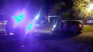 Debía estar aislado por coronavirus y la policía lo halló en una fiesta clandestina