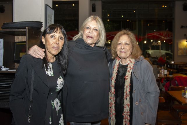 Susana Fernández Vitale, María Angélica Grande, Marta Magnani.