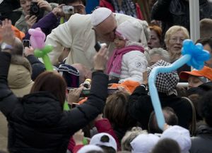 20 mil novios serán bendecidos por el Papa en San Valentín