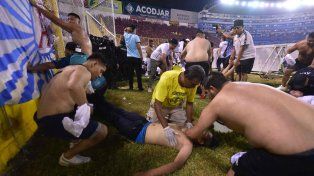 Tragedia en El Salvador: 12 personas mueren por una estampida en el estadio Cuscatlán