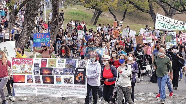 La movilización popula del año pasado pidió una Ley de Humedales.