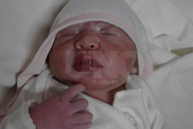 Emilia nació a las 9.40 con 3.150 kilogramos.