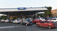 Quieren que las estaciones de servicio muestren los impuestos al combustible en la nafta