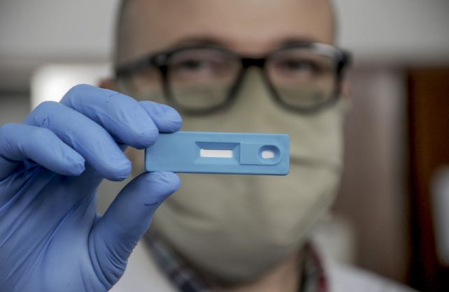 El primer test serológico que en 5 minutos detecta el coronavirus hecho en Argentina