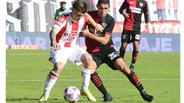 Velázquez fue de lo mejor en la zaga rojinegra y con Ferreira resaltaron en el Coloso.