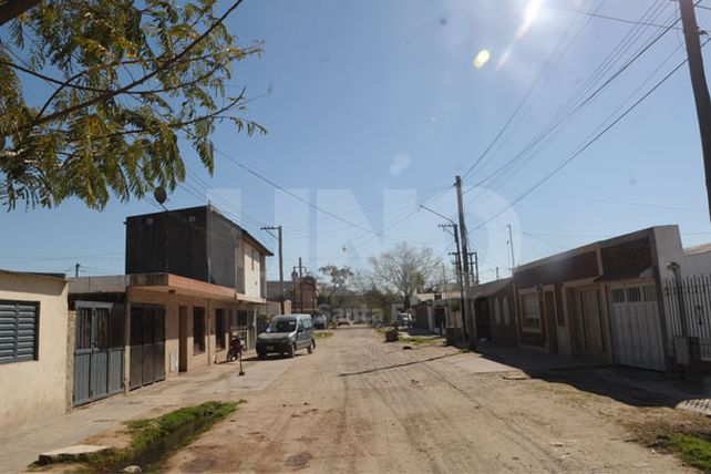 Vecinos renombran una calle en memoria de un policía asesinado