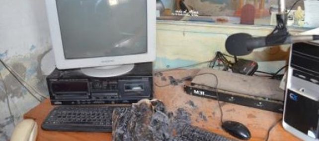 Robaron en la FM Ciudad de Carcarañá y le prendieron fuego a la sala de transmisión