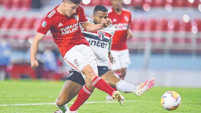 implacable-julian-alvarez-el-juvenil-goleador-del-millonario-anota-derecha-el-primer-tanto-su-cuenta
