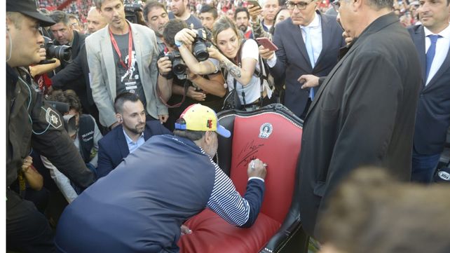 Las mejores fotos de la fiesta de Maradona en el Coloso
