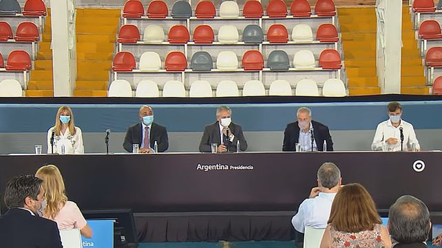 El presidente Alberto Fernández&nbsp; afirmó este lunes que el objetivo prioritario del Gobierno y la vacunación es que haya presencialidad y escolaridad&nbsp;