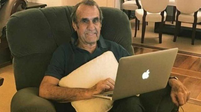 Carlos Reutemann volvió al país recuperado tras operarse en Estados Unidos