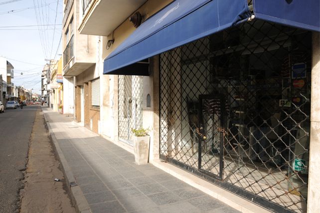 “Con cada robo cuesta más abrir las puertas del negocio”, dijo un comerciante