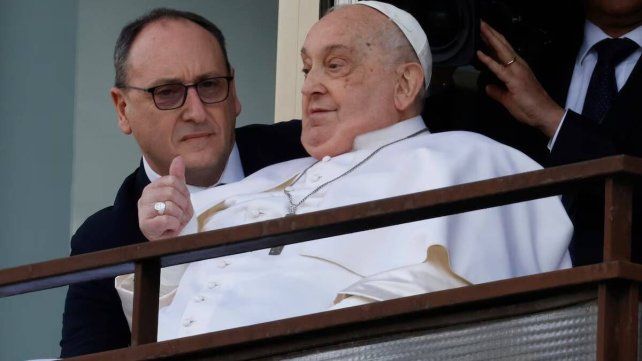 El papa Francisco dejó el hospital y volvió al Vaticano 38 días después.
