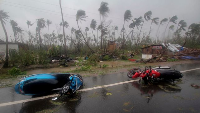 Daños. Motos abandonadas en una ruta en Odisha
