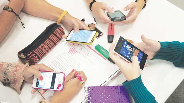 El celular en las aulas, debate abierto para su aplicación pedagógica