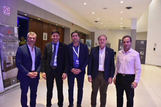 Alejandro Pastore, Maximiliano Pullaro, Damián Auzunbud, Carlos Mellano y Gustavo Rezzoaglio 
