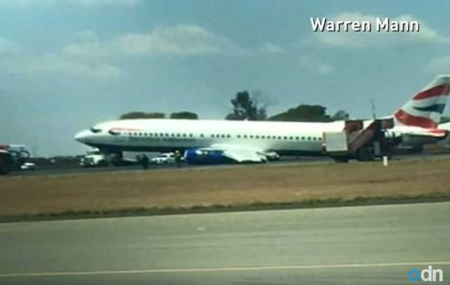 Pánico entre los pasajeros de un avión tras el colpaso del tren de aterrizaje cuando tocó pista