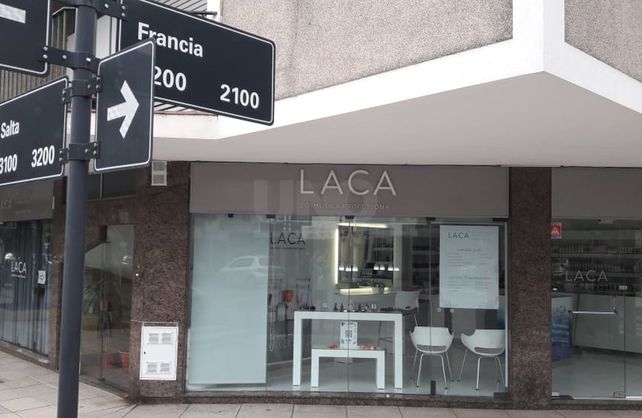 El local vandalizado este madrugada en Salta Y Francia.