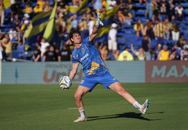 Axel Werner tiene chances de atajar en Central ante Tigre.