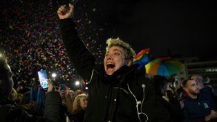 Grecia ya tiene matrimonio igualitario y adopción para parejas del mismo sexo