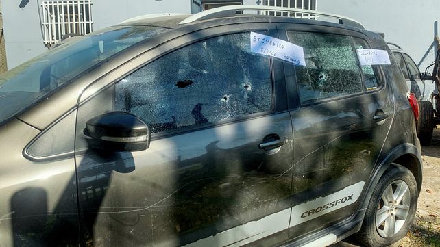 El Volkswagen Fox Cross de la víctima recibió una lluvia de balas. La ejecución se registró en Villa Gobernador Gálvez.&nbsp; 