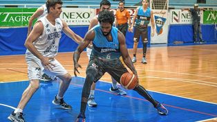 El extranjero Christian Rohlehr fue el goleador de Echagüe con 26 puntos.