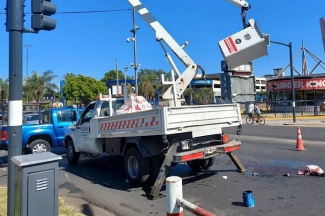 Montiel tenía 38 años y el sábado pasado cayó desde varios metros de altura mientras pintaba un semáforo en la zona de Eva Perón al 5700.